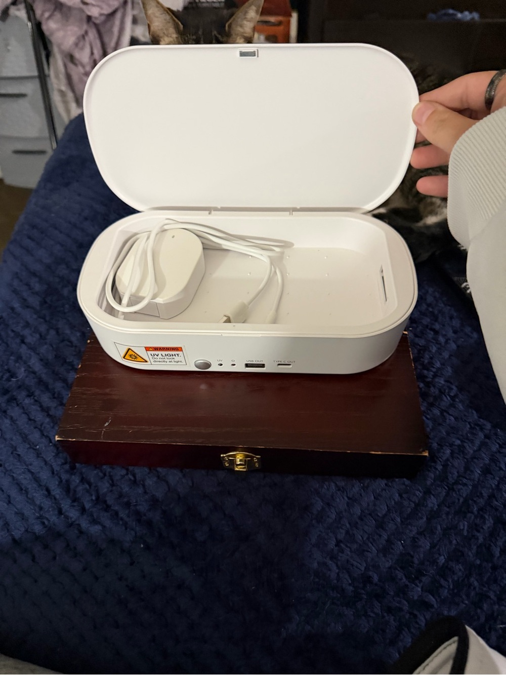 White Wireless Router / Networking Device - Picture 4 of 5